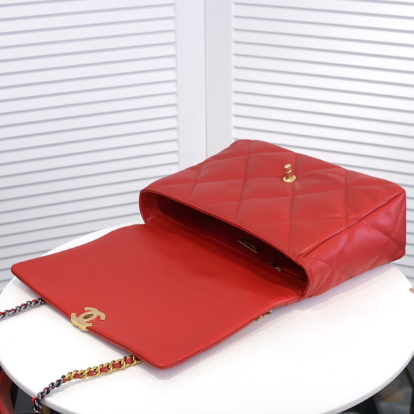 シャネルバッグ着用イメージ